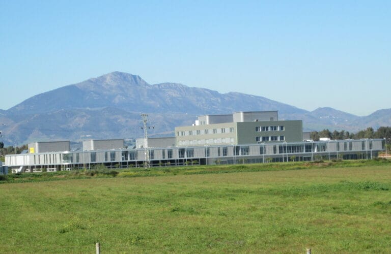 Guadalhorce Krankenhaus in Malaga: Moderne Klinik mit Notaufnahme und medizinischer Versorgung.